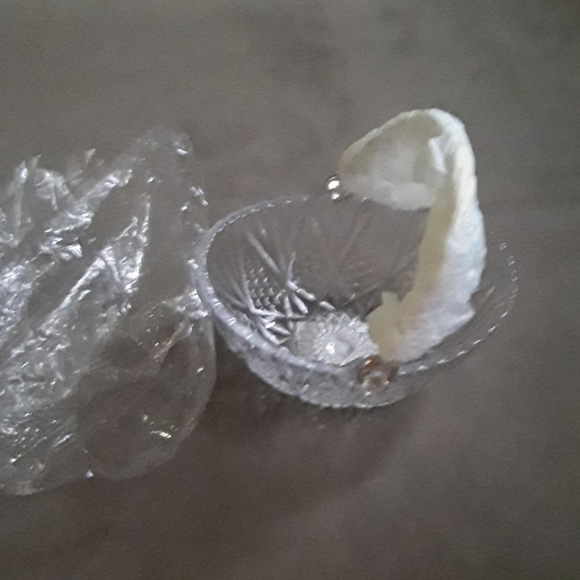 Vintage Mikasa mini handled crystal basket - Picture 5 of 8